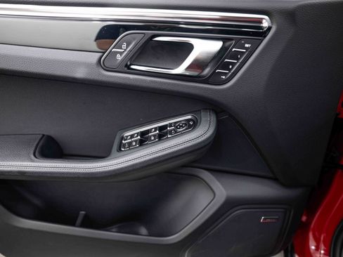 Certified 2026 Porsche Macan AWD/4WD image 19