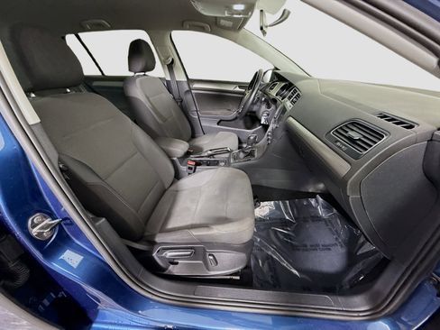 Used 2017 Volkswagen Golf S image 28