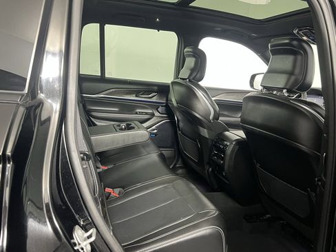 Used 2022 Jeep Grand Cherokee Overland w/ Advanced Protech Group III image 31