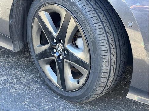 Used 2019 Toyota Prius XLE image 38