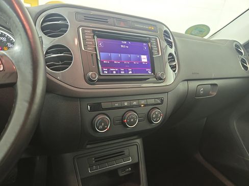 Used 2017 Volkswagen Tiguan Limited w/ Premium Package image 21