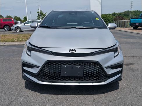 Used 2024 Toyota Corolla SE FWD image 3