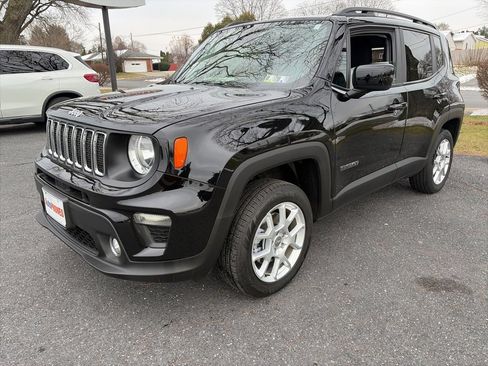 Used 2019 Jeep Renegade Latitude w/ Popular Equipment Group image 3