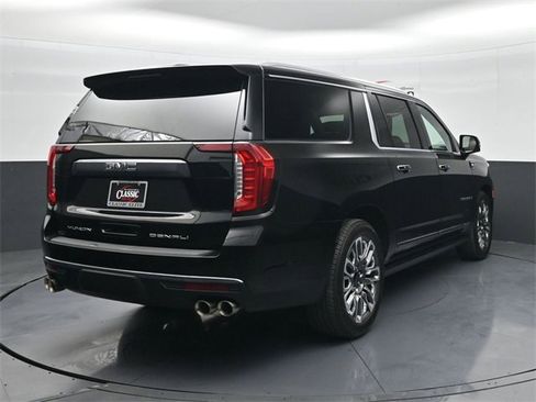 Used 2023 GMC Yukon XL Denali Ultimate image 3