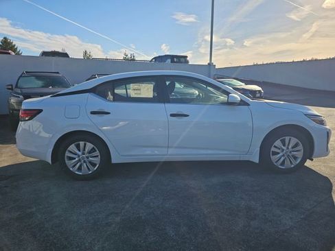 Used 2025 Nissan Sentra S image 4