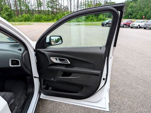 Used 2017 Chevrolet Equinox LT w/ Convenience Package image 18