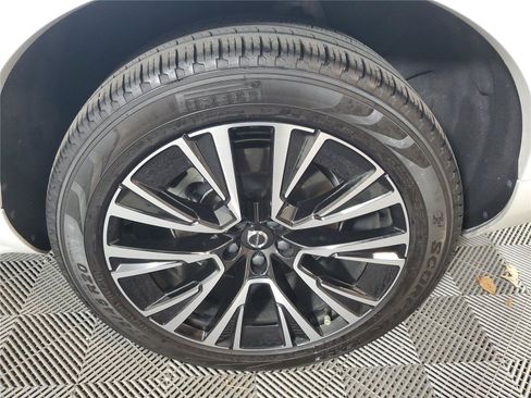 Certified 2025 Volvo XC90 T8 Plus w/ Protection Package Premier AWD/4WD image 11