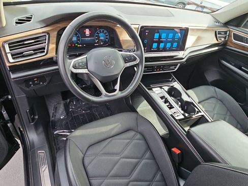 Used 2024 Volkswagen Atlas SE image 18