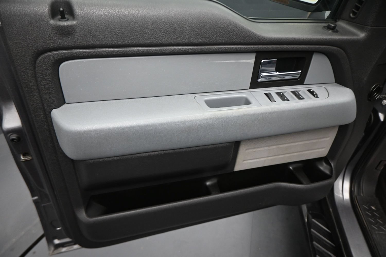 Used 2013 Ford F150 XLT w/ XLT Chrome Pkg RWD image 3