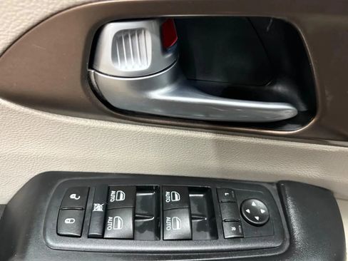 Used 2017 Chrysler Pacifica Touring-L Plus w/ Tire & Wheel Group FWD image 33