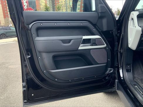 Used 2024 Land Rover Defender 110 X-Dynamic SE image 21