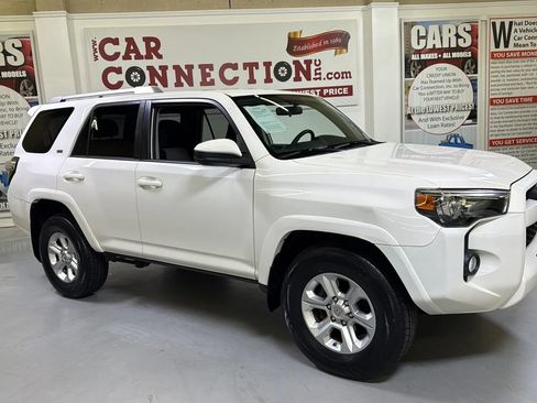 Used 2018 Toyota 4Runner SR5 RWD image 3