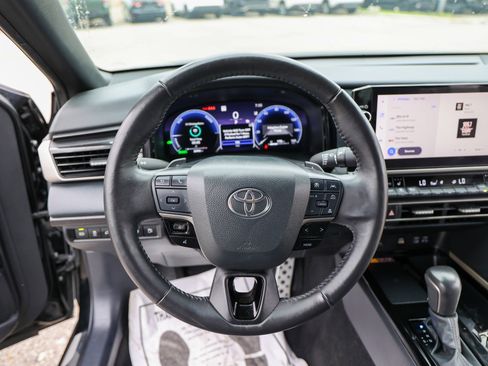 Used 2025 Toyota Camry XSE FWD image 36