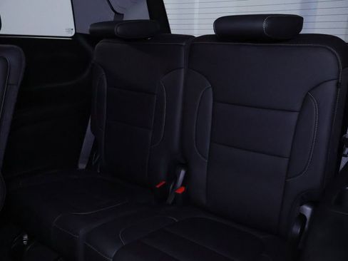 Used 2023 GMC Acadia SLT image 17