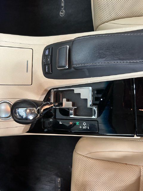 Used 2014 Lexus ES 300h w/ Premium Package w/Bamboo Trim FWD image 28