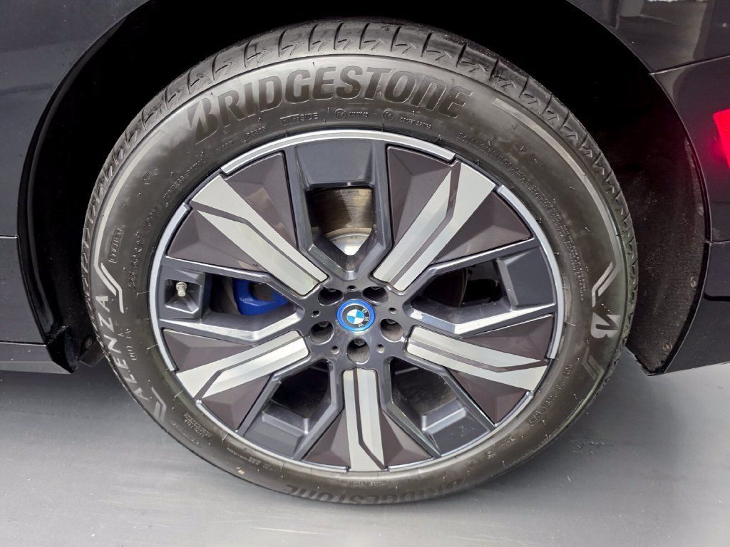 Certified 2023 BMW iX xDrive50 w/ Premium Package AWD/4WD image 17