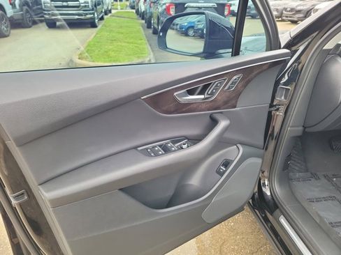 Used 2023 Audi Q7 3.0T Premium image 15