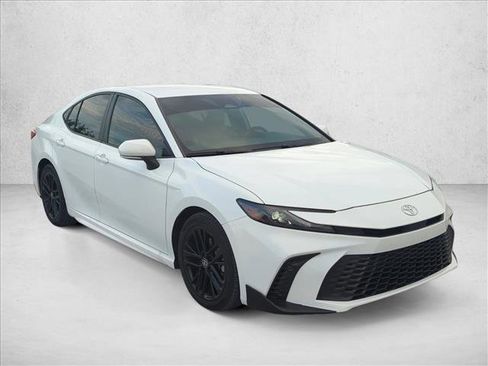 Certified 2025 Toyota Camry SE FWD image 3