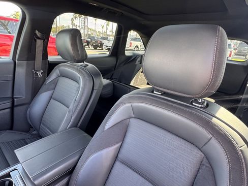 Used 2025 Lincoln Nautilus Reserve w/ Jet Appearance Package image 20