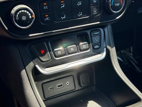 Used 2018 GMC Terrain SLE FWD image 16