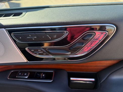 Used 2019 Lincoln Navigator Reserve image 31