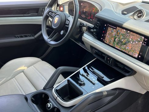 Certified 2024 Porsche Cayenne S AWD/4WD image 16