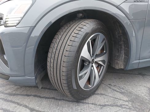 Used 2024 Audi Q8 e-tron Premium AWD/4WD image 36