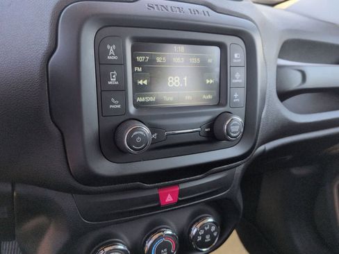 Used 2017 Jeep Renegade Latitude image 22