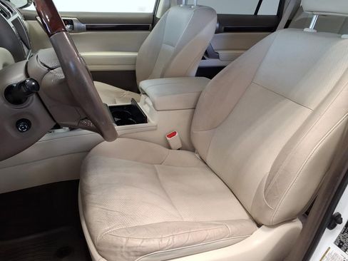 Used 2015 Lexus GX 460 GX 460 Sport Utility 4D w/ Premium Package AWD/4WD image 18