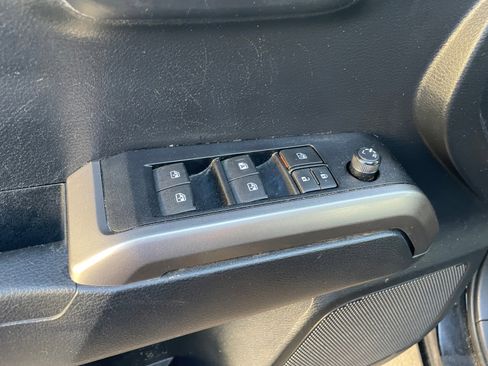 Used 2019 Toyota Tacoma SR5 RWD image 17