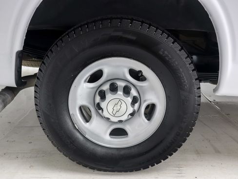 Used 2017 Chevrolet Express 3500 LS RWD image 28