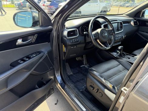 Used 2017 Kia Sorento SX image 15