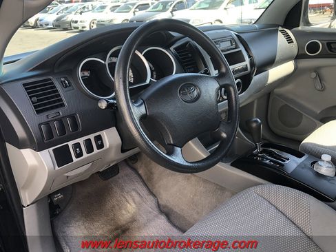 Used 2011 Toyota Tacoma 4x4 Regular Cab image 10