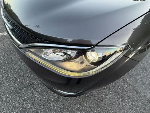 Used 2020 Chrysler Pacifica Limited image 36