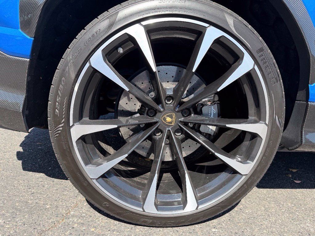 Used 2020 Lamborghini Urus AWD/4WD image 13