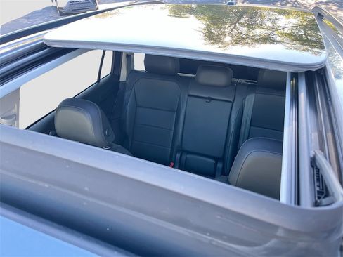 Used 2019 Volkswagen Tiguan SE image 21