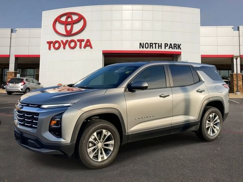Used 2026 Chevrolet Equinox LT w/ Safety and Technology Package FWD image 1