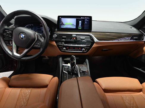 Used 2023 BMW 530i w/ Premium Package RWD image 13