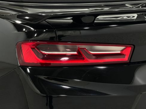 Used 2018 Chevrolet Camaro SS RWD image 32