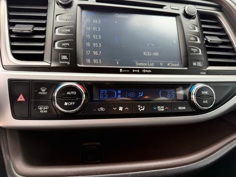 Used 2018 Toyota Highlander Limited Platinum FWD image 19