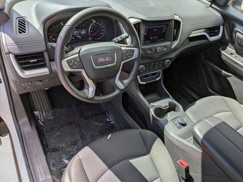 Used 2024 GMC Terrain SLE image 10