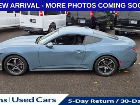 Used 2024 Ford Mustang Coupe RWD image 5