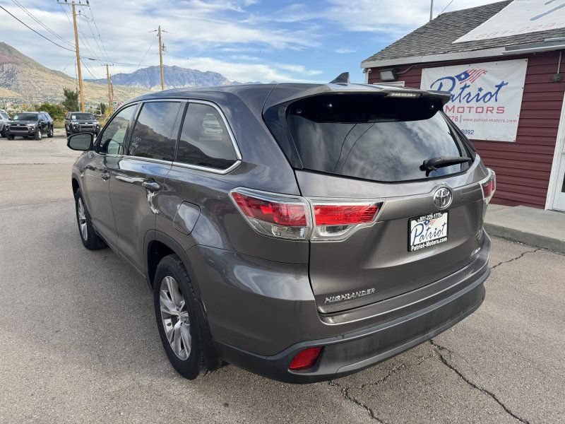 Used 2015 Toyota Highlander Plus AWD/4WD image 3