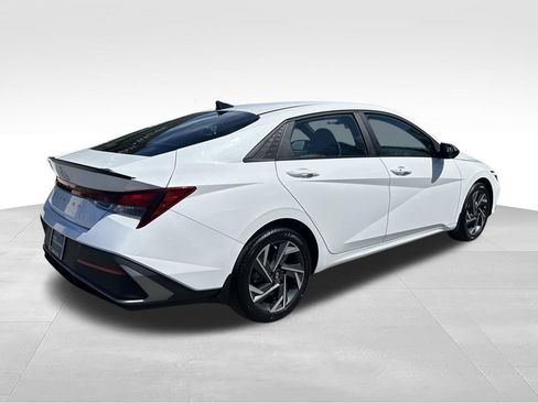 Certified 2025 Hyundai Elantra Sport FWD image 7