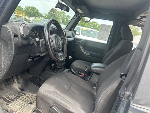 Used 2016 Jeep Wrangler Sport w/ Connectivity Group AWD/4WD image 9