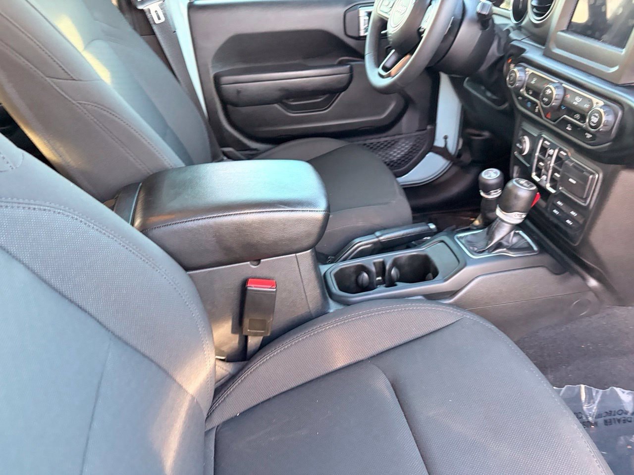 Used 2023 Jeep Wrangler Unlimited AWD/4WD image 22