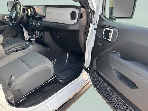 New 2025 Jeep Gladiator Nighthawk image 24