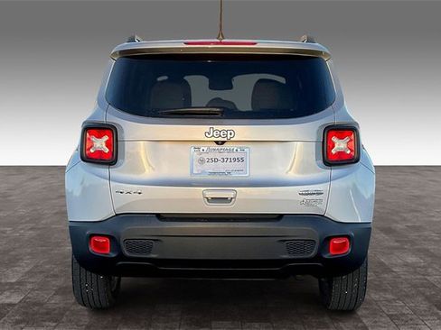 Used 2019 Jeep Renegade Latitude w/ Popular Equipment Group image 4