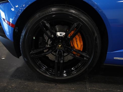 Used 2020 Lamborghini Huracan EVO RWD image 10
