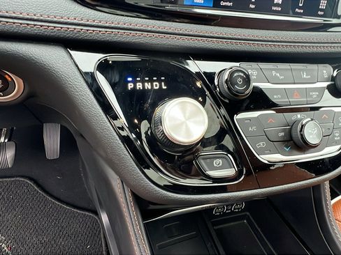 Used 2024 Chrysler Pacifica Pinnacle image 32